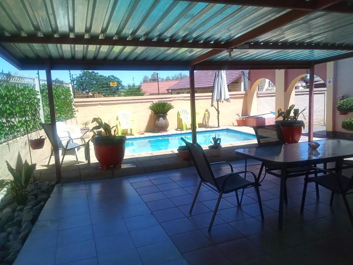 Joezebel Guesthouse Mogwase Buitenkant foto