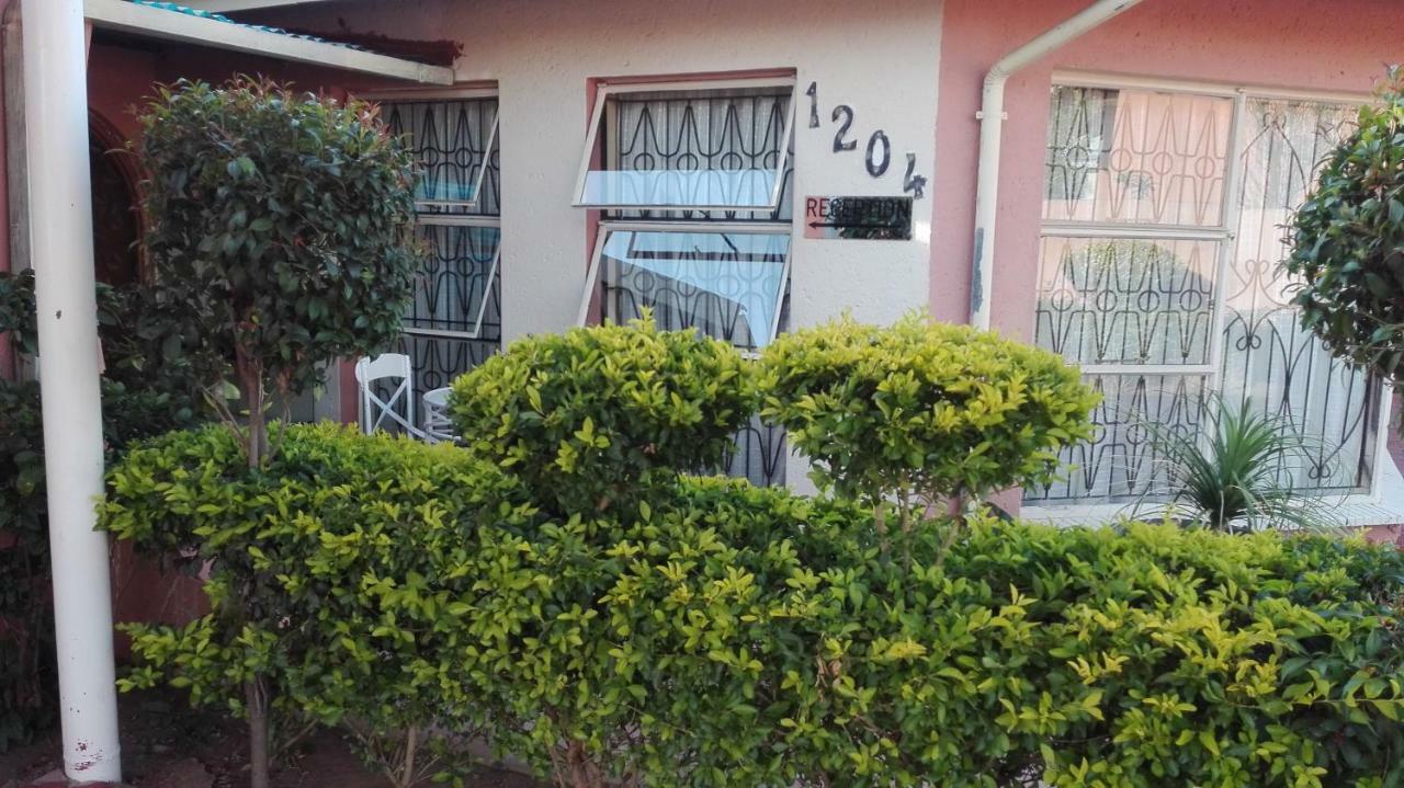Joezebel Guesthouse Mogwase Buitenkant foto