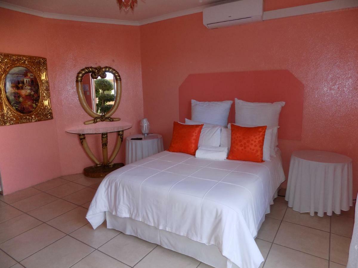 Joezebel Guesthouse Mogwase Buitenkant foto