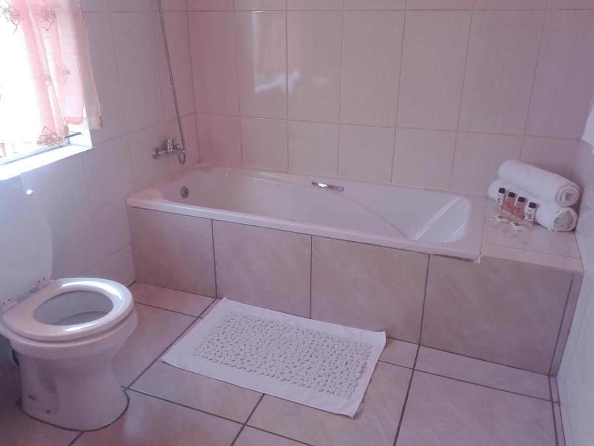 Joezebel Guesthouse Mogwase Buitenkant foto
